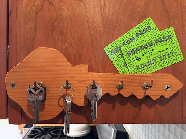 multiple sets of house keys & beach passes are provided for tenants of the house