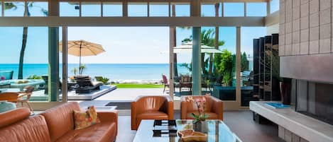 Living Room Spectacular Endless Pacific Ocean White Water View