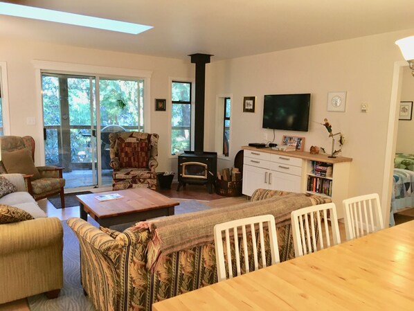 Family friendly open floor plan with lots of room for everyone