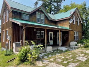 Large front sitting porch with porch swing