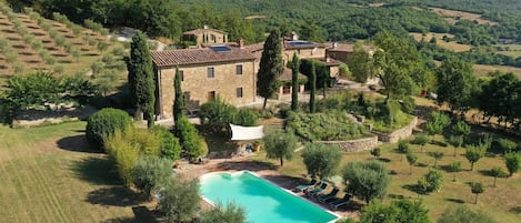 The picturesque setting of the Borghetto Calcinaia