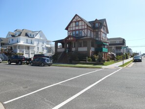 12th Street and Central Avenue looking east towards Beach/Boardwalk/Bathroom Hut