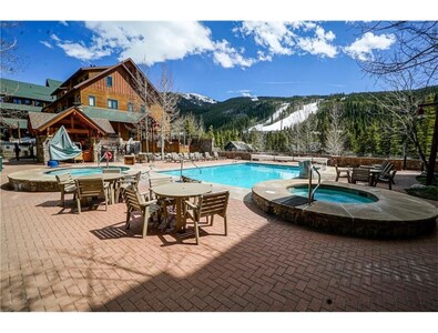 Outstanding 2BR in River Run. Fully stocked, steps from gondola and shopping