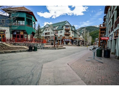 Outstanding 2BR in River Run. Fully stocked, steps from gondola and shopping