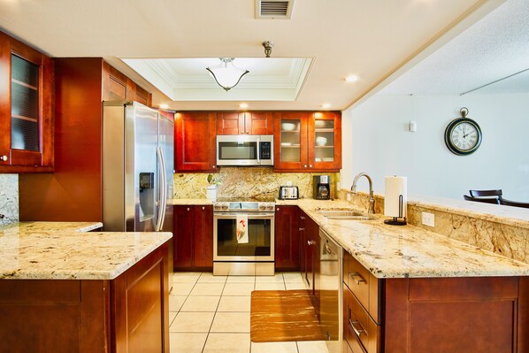 Brand new kitchen with granite countertops 