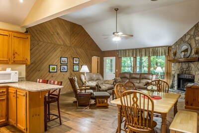 Holly Cabin on Town Creek, in Northeast Mountains Blairsville