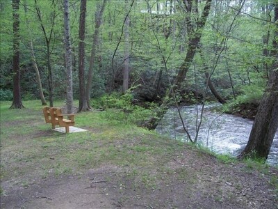 Holly Cabin on Town Creek, in Northeast Mountains Blairsville