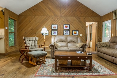 Holly Cabin on Town Creek, in Northeast Mountains Blairsville