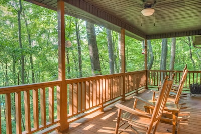 Holly Cabin on Town Creek, in Northeast Mountains Blairsville