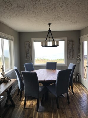 Beautiful ocean view from the dining room table. 