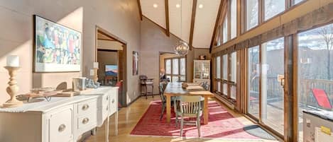 Dining Room--- Lots of Light 