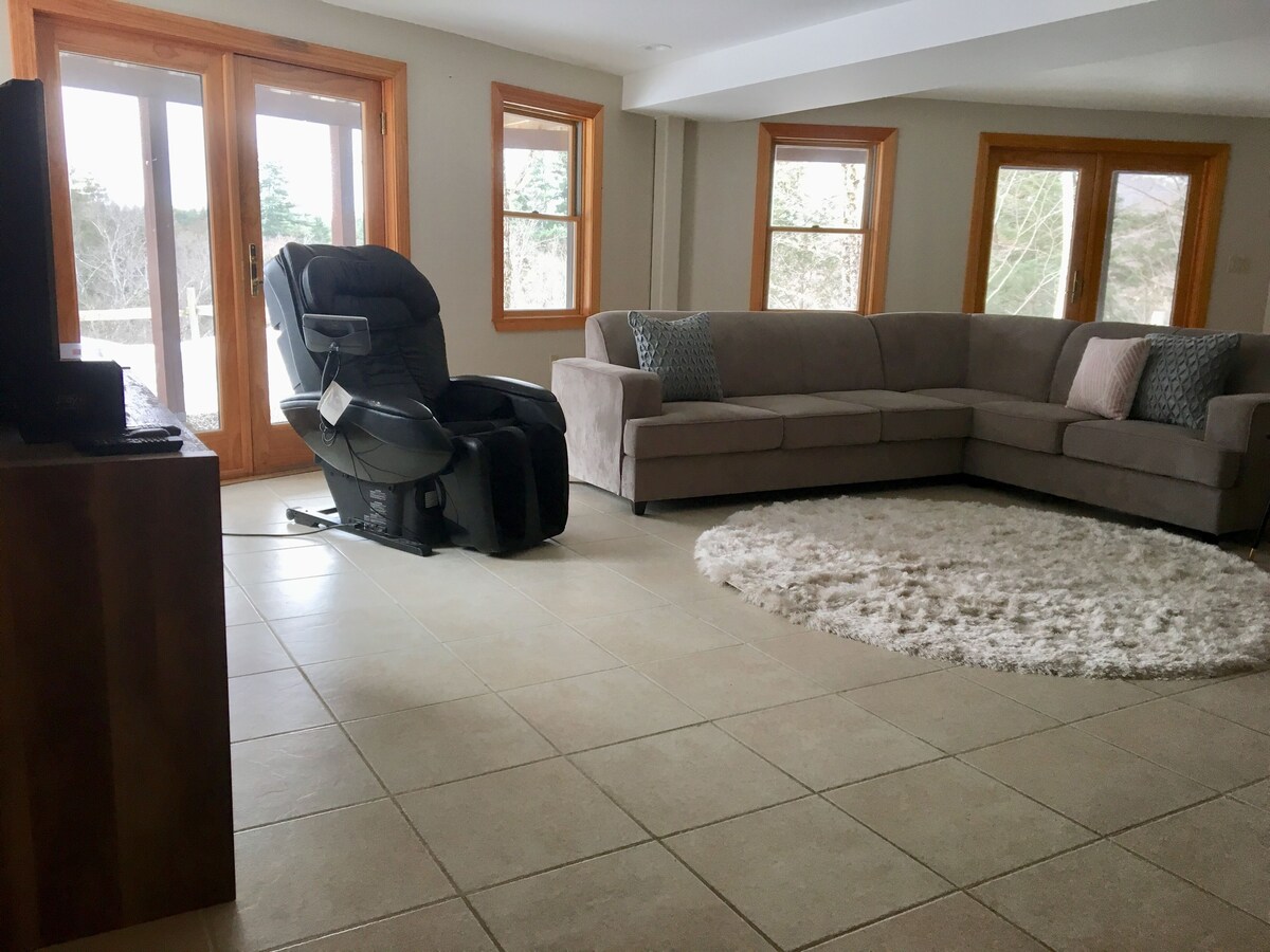 Spacious White mountains log home – close to Owl’s nest, Loon, Waterville.