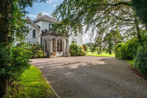 Coolclogher House Killarney .