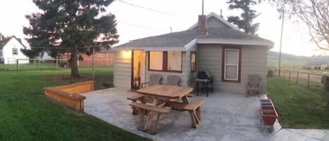 Douglas Creek Cottage Back Patio Area
