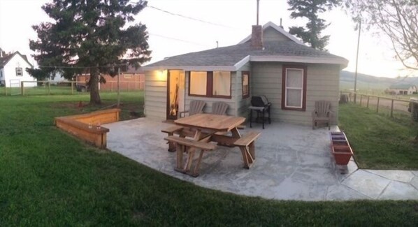 Douglas Creek Cottage Back Patio Area
