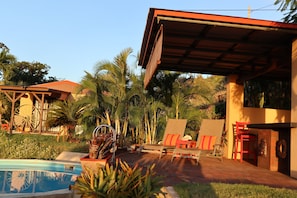 Cottage, Private pool and pool bar