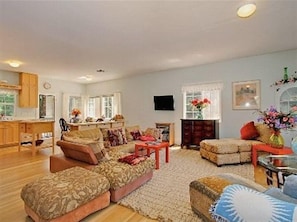 Living Room/Dining Area/Kitchen with Flat Screen TV