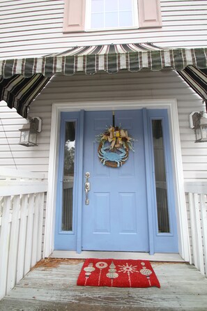 Welcome to the PILOT HOUSE;  home to weary sea captains, sailors and crew!