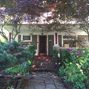 Main home / full sub-level daylight suite