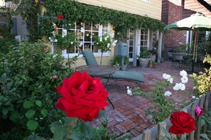 Spacious Front Patio w/Table for 6,  In-fared BBQ - small but efficient!
  