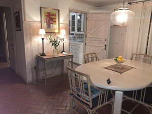 Dinging Room with seating for 6 - 8