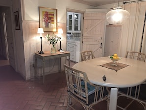 Dinging Room with seating for 6 - 8