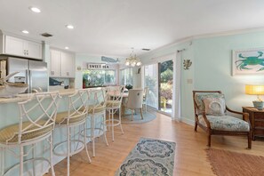 Harbour Oaks 213 - Open living