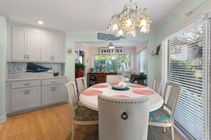 Harbour Oaks 213 - DIning for 6