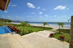 View to the vast Pacific!