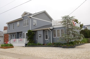 Large home with 2 upper level decks, back patio. Large outside shower, driveway