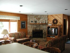 Cabin 23 - Living Room