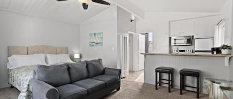 This upstairs rear studio is the perfect home base for a trip to the beach!