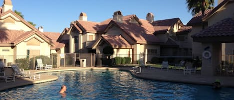 Pyramids of Palm Valley pool, hot tub, tennis, gym