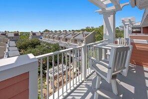 Balcony views overlooking Baytowne Wharf!