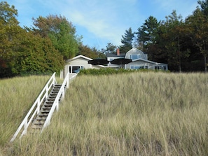 One set of steps to beach. What you see is all there is. Path w/no steps to rt.