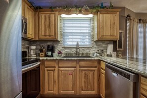 Smoky Mountain Vacation Rental "Striking Waters" - Fully furnished kitchen with granite countertops