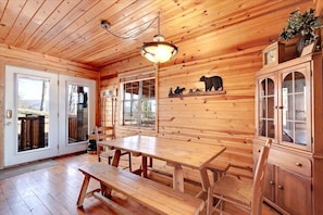 Dining Area- Enjoy our bear themed cabin in the Smokies!
