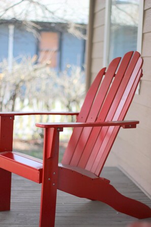 Enjoy some porch time...Bend style.
