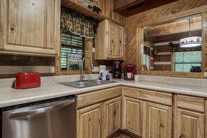 Cabin in the Smokies "Cozy Bear Escape" - Fully furnished kitchen