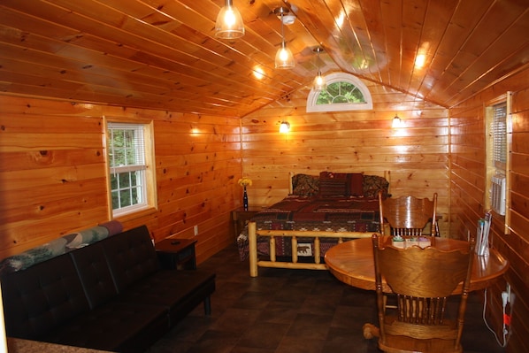 Beautiful cabin has heat and A/C