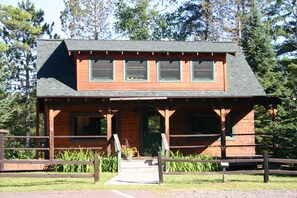 Lazy Pines Cabin in the Lumberjack Village