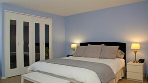 Master Bedroom / king size bed
