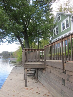 Bottom deck-only steps to the water