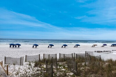 Destin, FL one BR BEACHFRONT condo @ Windancer. 
Ground floor Free beach service