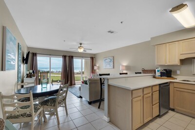 Destin, FL one BR BEACHFRONT condo @ Windancer. 
Ground floor Free beach service