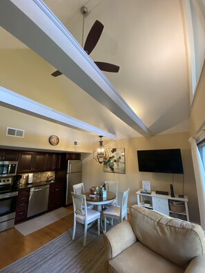 Central Air and Ceiling Fan - Always Comfortable