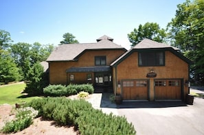 Entrance and Driveway with plenty of off street parking