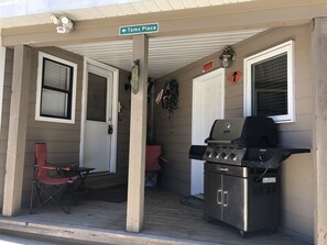 Covered porch
