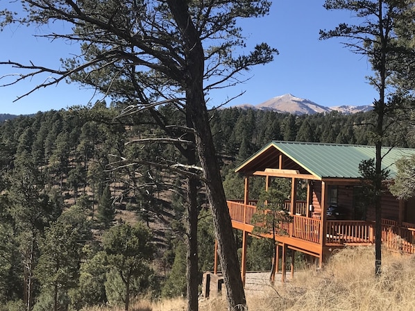Located on a peaceful mountainside this cabin is your perfect get-away!