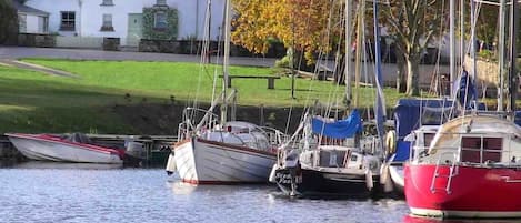 Garrykennedy Cottage - less than 50 yards from Lough Derg- Ireland's inland Sea